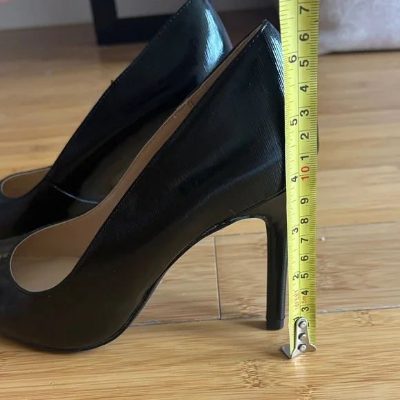 Jenn Ardor Elegant Black Pumps - Picture 2 of 4